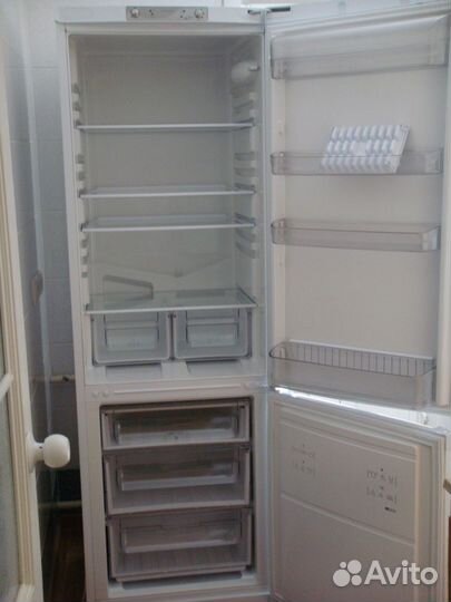 Продам холодильник двухкамерный Hotpoint Ariston