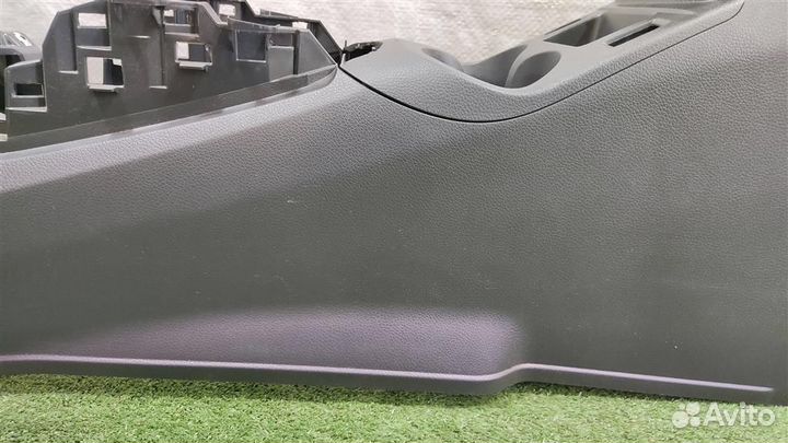 Консоль центральная с подлокотником Nissan Qashqa