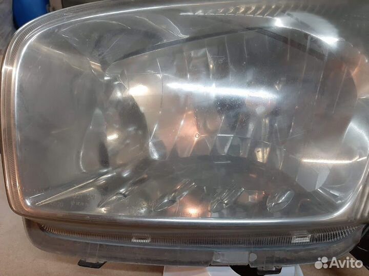 Фара передняя левая на RAV4