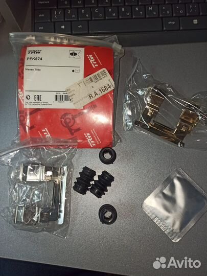 Монтажный комплект дисковых колодок PFK674 TRW