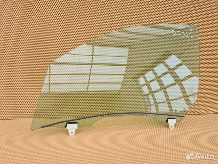 Стекло двери переднее левое Infiniti M Q70 Y51