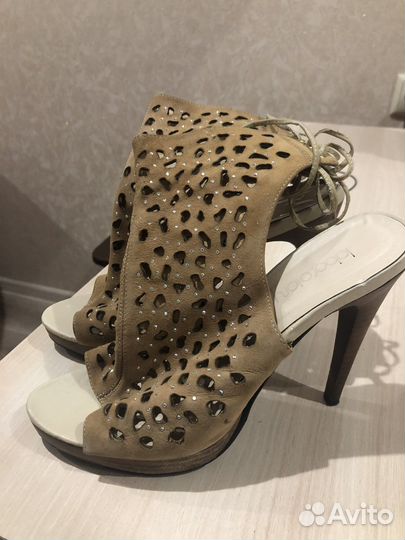 Босоножки 39