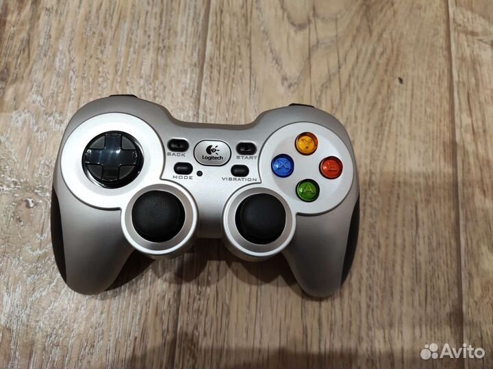 Геймпад Logitech f710