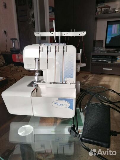 Бытовой оверлок б/у