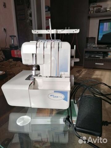 Бытовой оверлок б/у
