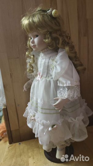 Кукла фарфоровая коллекционная