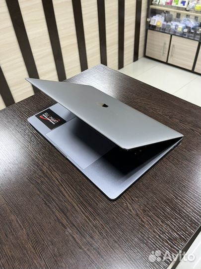 Macbook Pro 2016 i7 16/512Gb