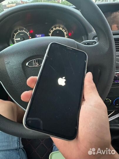 Телефон iPhone 11