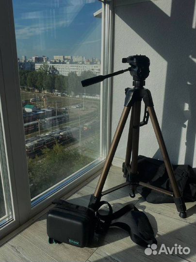 Видеокамера panasonic hc v770 black и штатив Dexp