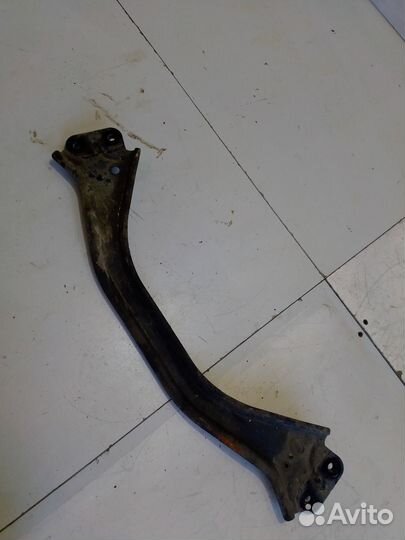 Кронштейн передней балки поперечный (Volvo S60)