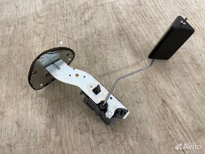 Датчик уровня топлива Mitsubishi Pajero 4 V87W