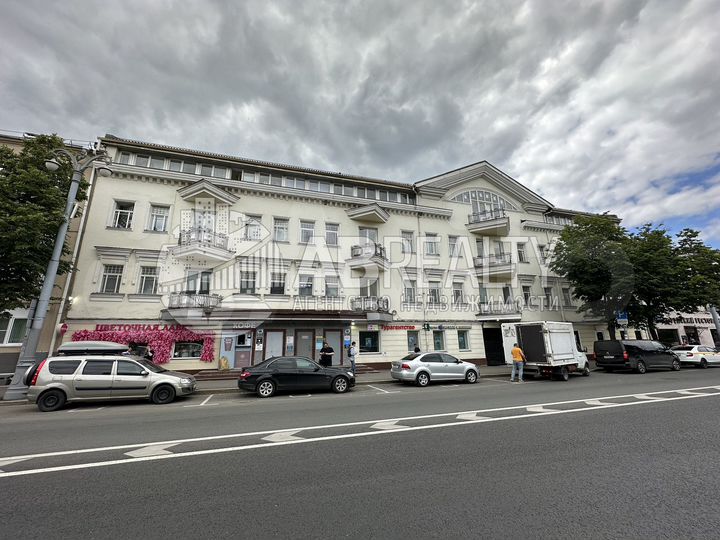 Здание 2004 м² рядом с метро