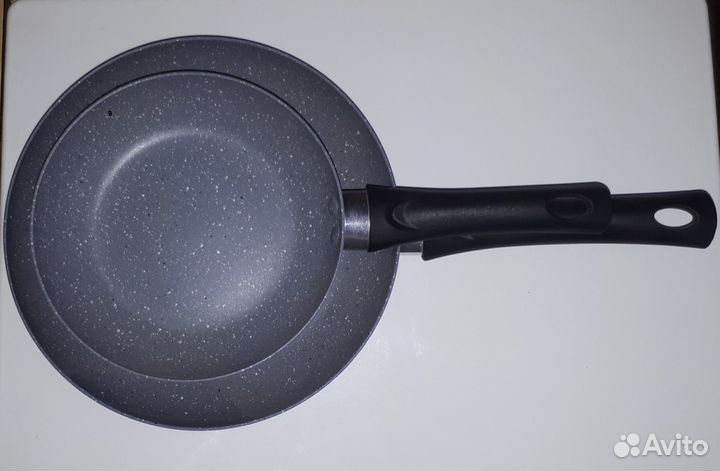 Новый набор сковород с антипригарным покрытием