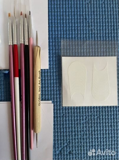 Шеллак стразы блески кисточки