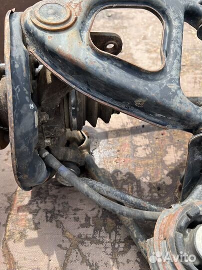 Задний подрамник toyota