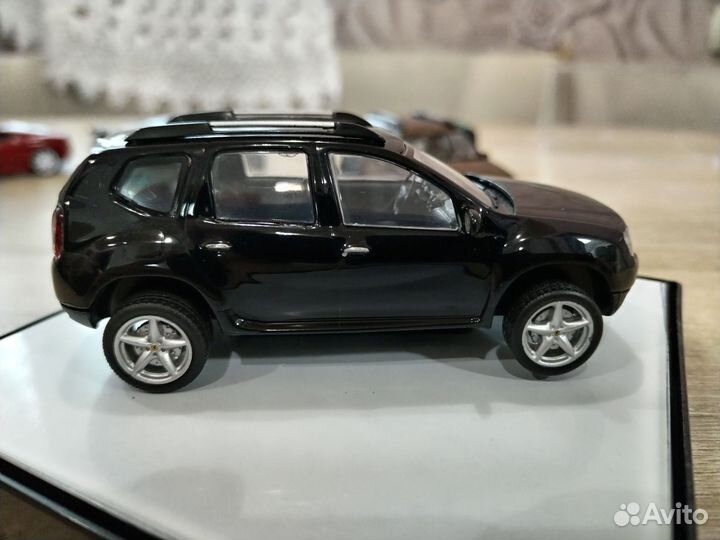 Renault duster 1:43