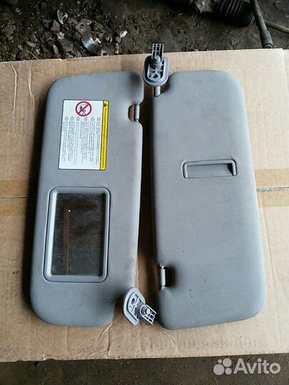 Козырек левый Kia Rio 3 11-17