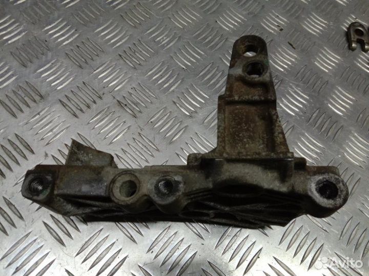 Кронштейн двс Renault Duster LE adventure (05.2014