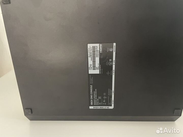 Xbox One и геймпад (приставка, джойстик)