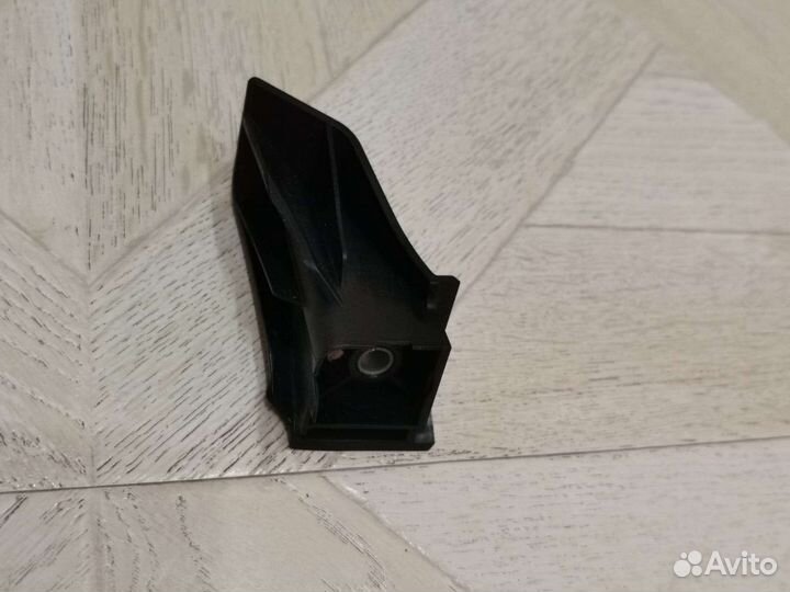 Audi A5 8w Упор капота кронштейн порога