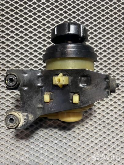 Бачок гур kia rio 3/Hyundai Solaris