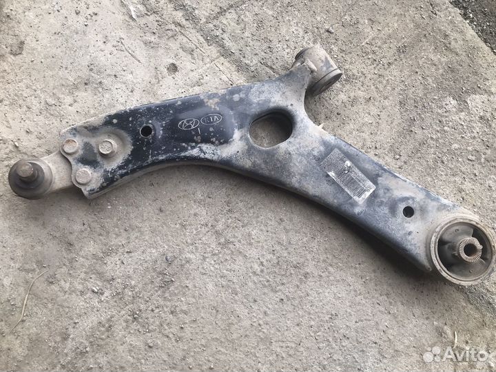 Рычаг передний нижний