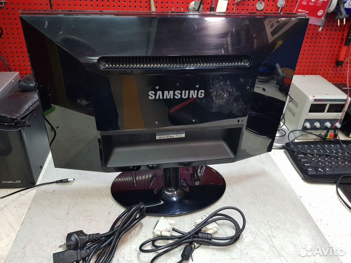 Монитор Samsung 22 дюйма