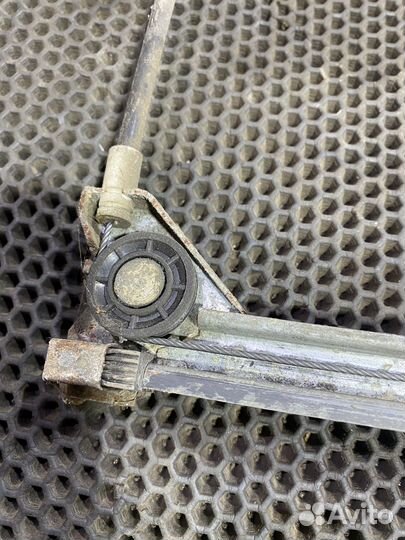 Стеклоподьемник передний левый Ауди 80 B4 Audi