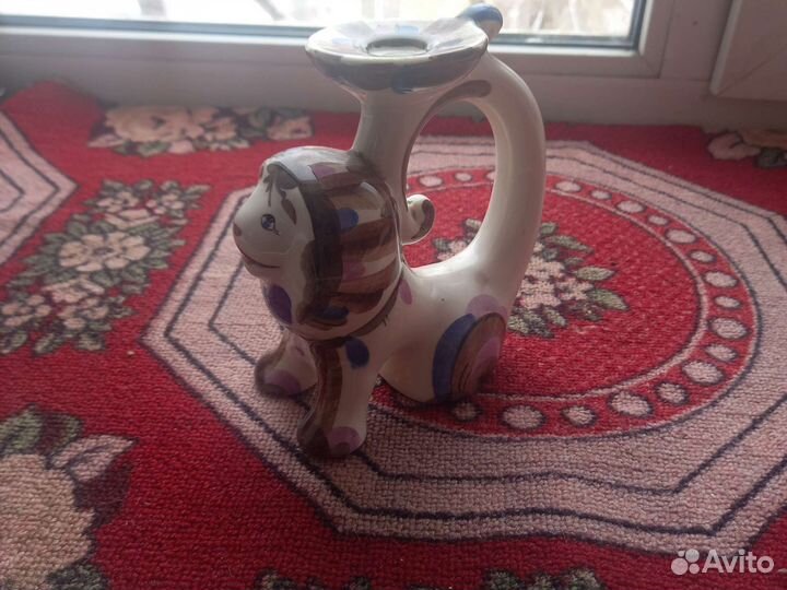 Фарфоровый подсвечник лев