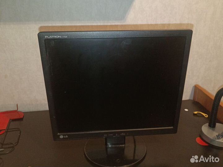 Монитор LG 19