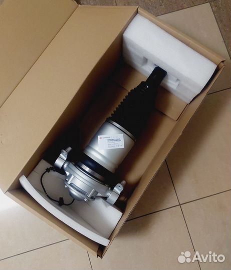 Пневмостойка Volkswagen Туарег II задняя новая