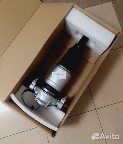 Пневмостойка Volkswagen Туарег II задняя новая