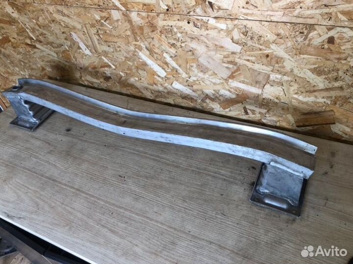 Усилитель бампера Audi A8