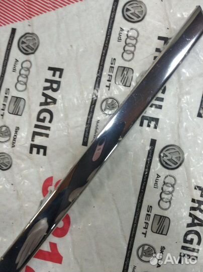 Молдинг решетки радиатора Mercedes-Benz M-Class