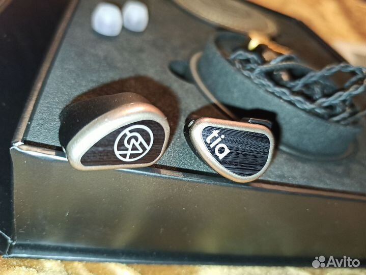 64 audio tia trio