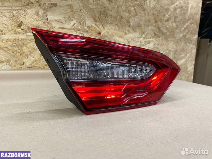 Фонарь двери багажника левый Toyota Camry 70