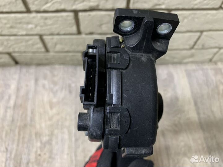 Porsche Cayenne S 958 Педаль газа