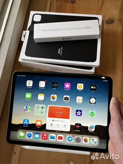 iPad Pro 11' M1 256GB + Apple SMART Folio