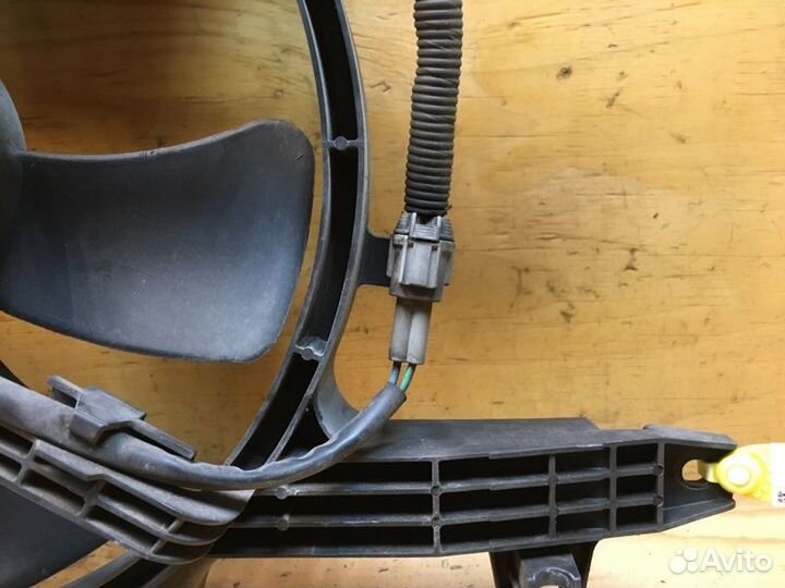 Диффузор радиатора Nissan Cube Z10 CG13DE 1998