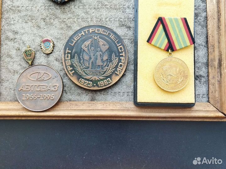 Медали и знаки разных стран