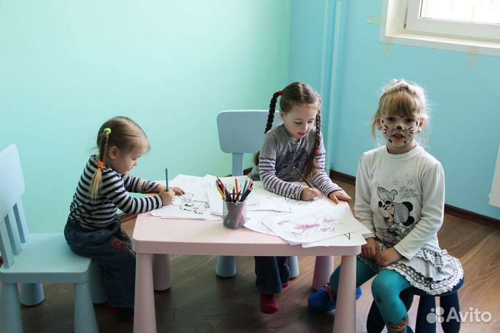 Детский стол и два стула, горшок IKEA