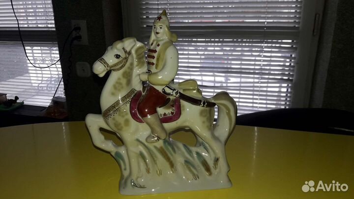 Фарфоровая статуэтка Буденовец на коне