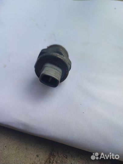 Датчик заднего хода МКПП avensis 2007