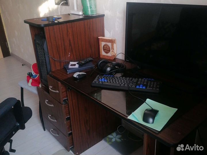 Компьютерный стол