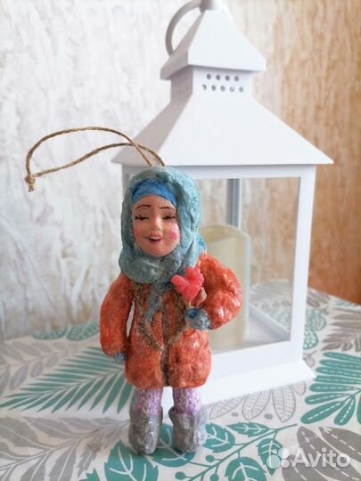 Ватная игрушка Девочка с петушком