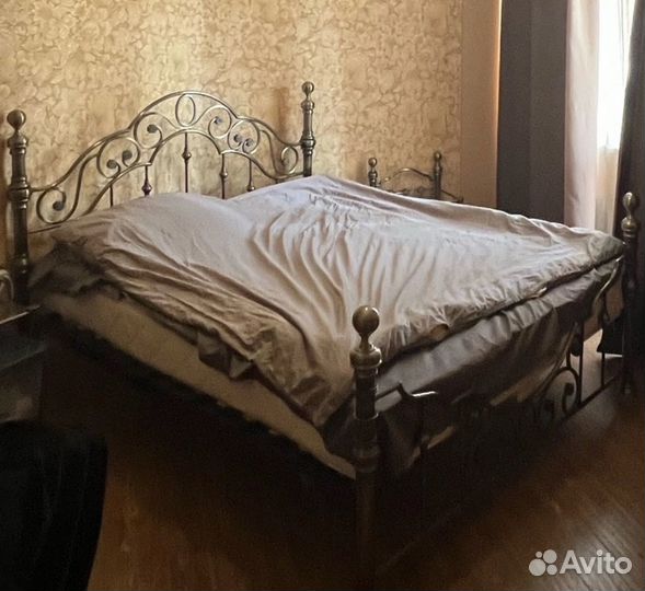 Кровать двухспальная с тумбочками