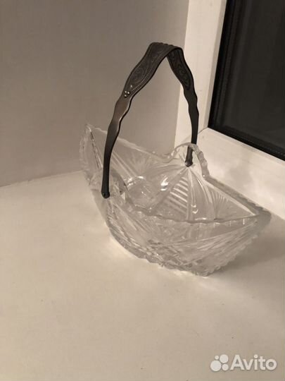 Продам хрустальную вазу с мельхиором