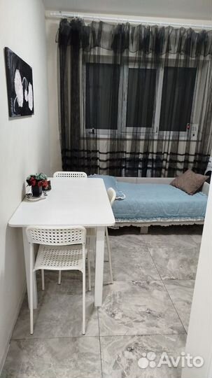 Стол и стулья