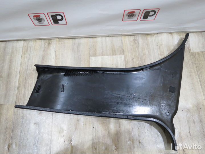 Обшивка стойки средняя правая Mazda 3 BK