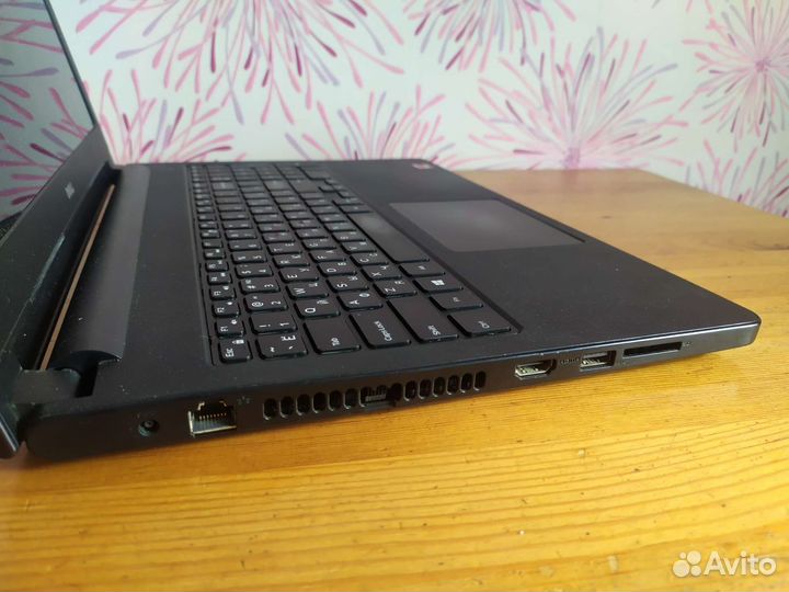 Ноутбук dell P51F A10 8700P 8gb. R6 m345DX 3часа